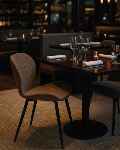 Sedia Cloud - Sedia moderna in tessuto vellutato tortora - Struttura in metallo nero - Design moderno - 1 pz