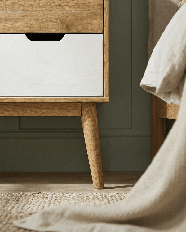 Comò Scuco - Mobile per camere, soggiorno e ingresso - 3 cassetti - L. 80 cm x H. 82 cm x P.40 cm - Rovere chiaro, avio, bianco - doomostore