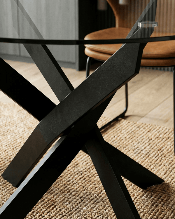 Tavolo Ruff - Tavolo rotondo per soggiorno e sala da pranzo - Design minimal moderno - Ø120 x H. 76 cm - Trasparente con gambe in metallo nero - doomostore