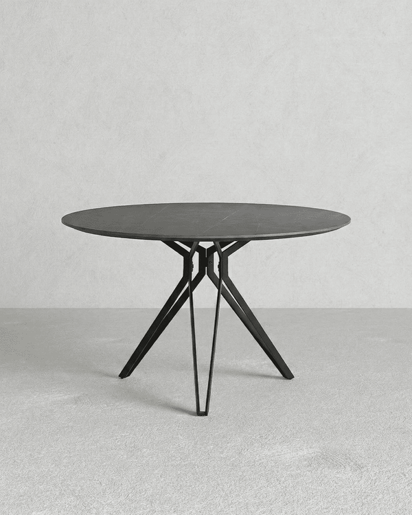 Tavolo Enea - Tavolo rotondo per soggiorno e sala da pranzo - Design minimal moderno - L. 120 x H. 76 x P. 120 cm - Grigio scuro - doomostore