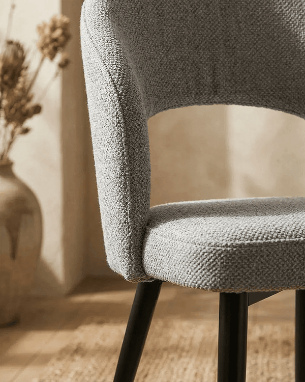 Sedia Anita - Sedia moderna in tessuto grigio - Struttura in metallo nero - Design moderno - 1 pz - doomostore