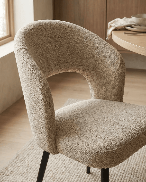 Sedia Anita - Sedia moderna in tessuto tortora - Struttura in metallo nero - Design moderno - 1 pz - doomostore