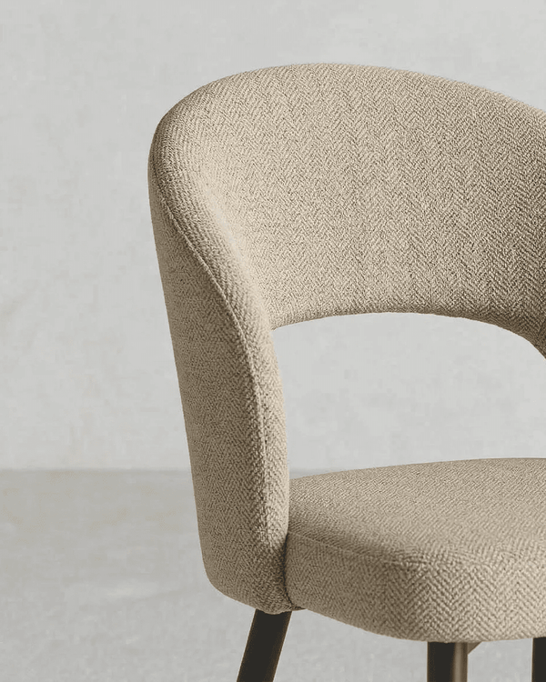 Sedia Anita - Sedia moderna in tessuto tortora - Struttura in metallo nero - Design moderno - 1 pz - doomostore