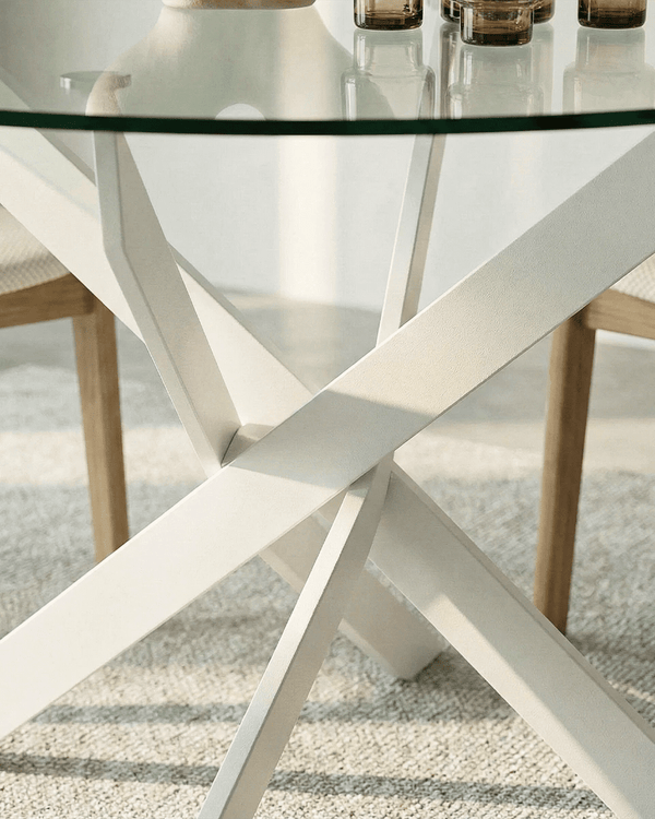 Tavolo Raffy - Tavolo rotondo per soggiorno e sala da pranzo - Design minimal moderno - Ø120 x H. 76 cm - Trasparente con gambe in metallo bianco - doomostore