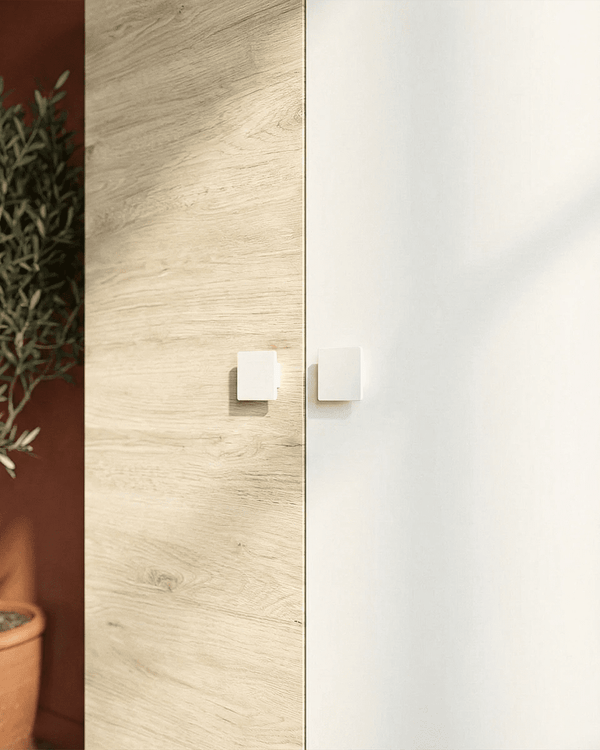 Armadio Bilbao - Guardaroba moderno - 2 ante - Struttura bianca/olmo - 4 ripiani inclusi - 90 x 205 x 52 cm - doomostore