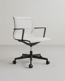 Poltrona Kendra – Sedia ufficio Mesh – Schienale basso e seduta in rete traspirante– Braccioli chiusi in nylon nero – Base girevole – Altezza regolabile - doomostore