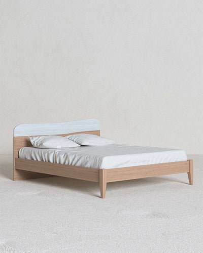 Letto Fly con piedi in legno - Matrimoniale -  10 colori - Design moderno