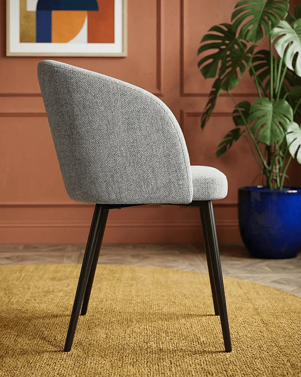 Sedia Monica - Sedia moderna imbottita - Rivestimento tessuto Grigio - Struttura in metallo nero opaco - Design moderno - 1 pz (Copia) - doomostore