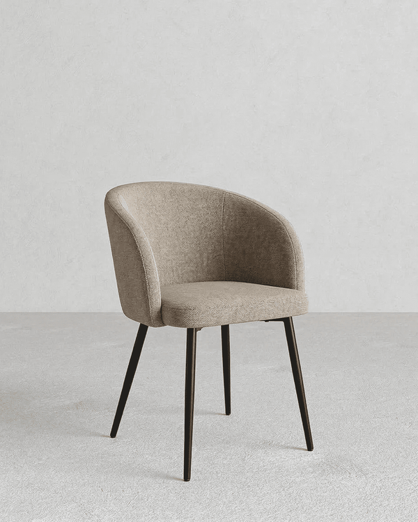 Sedia Monica - Sedia moderna imbottita - Rivestimento tessuto Tortora - Struttura in metallo nero opaco - Design moderno - 1 pz - doomostore