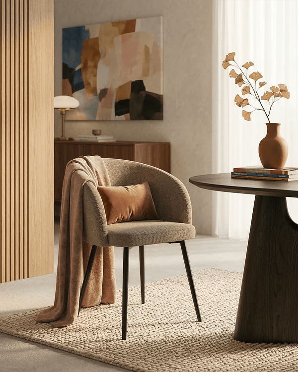 Sedia Monica - Sedia moderna imbottita - Rivestimento tessuto Tortora - Struttura in metallo nero opaco - Design moderno - 1 pz - doomostore