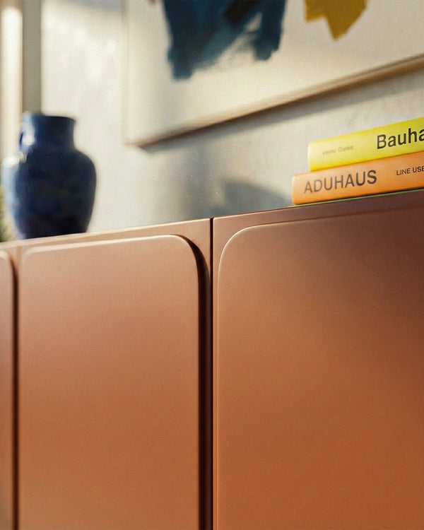 Madia Spigo - Set Angle - Mobile per soggiorno, moderno - 4 ante - L. 200 cm x H. 75 cm x P.42 cm - Terra di Siena bruciata - doomostore