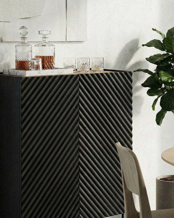 Madia Desma - Set Marea - Mobile alto per soggiorno, moderno - 2 ante e 2 cassetti interni inclusi - L. 98 cm x H. 127 cm x P.45 cm - Nero, piedini color nero - doomostore