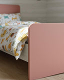 Cameretta a soppalco angolare Sx Via - Composizione salvaspazio - Vano letto superiore e letto Easy inferiore - 1 armadio integrato - Rete e materassi opzionali - Mensola sottoponte inclusa - 7 varianti colore personalizzabile - doomostore