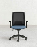 Poltrona Tecna – Sedia ufficio Mesh – Schienale in rete – Braccioli regolabili 1D – Poggiareni regolabili – Base girevole con meccanismo antishock – Altezza regolabile - doomostore