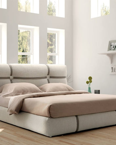 Letto King in tessuto con particolari in ecopelle
